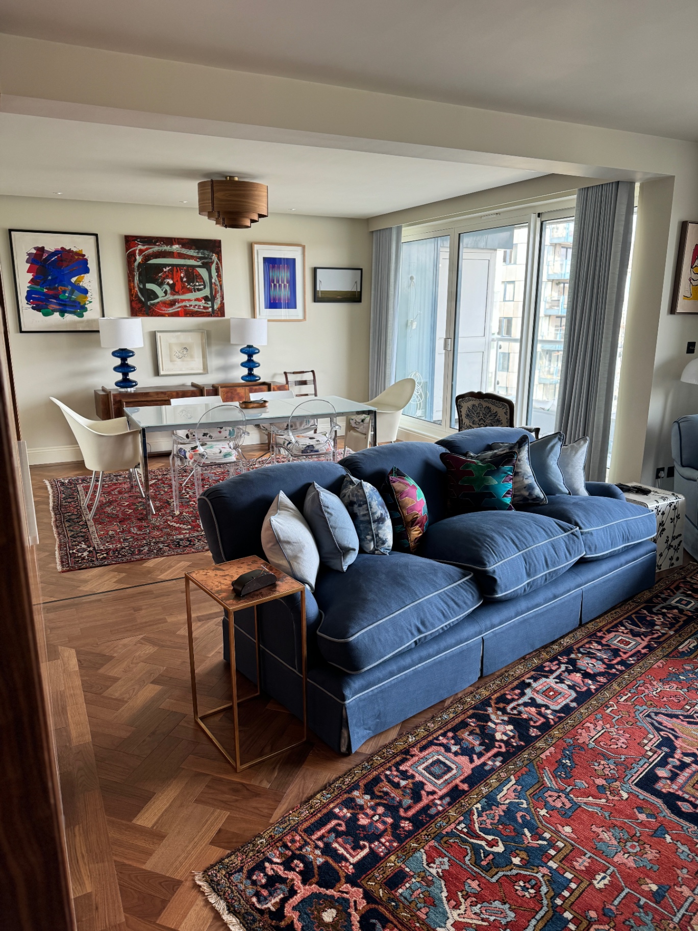 Modern kitchen extension and luxury apartment renovation in Chelsea, London by Bluebird Spaces construction company